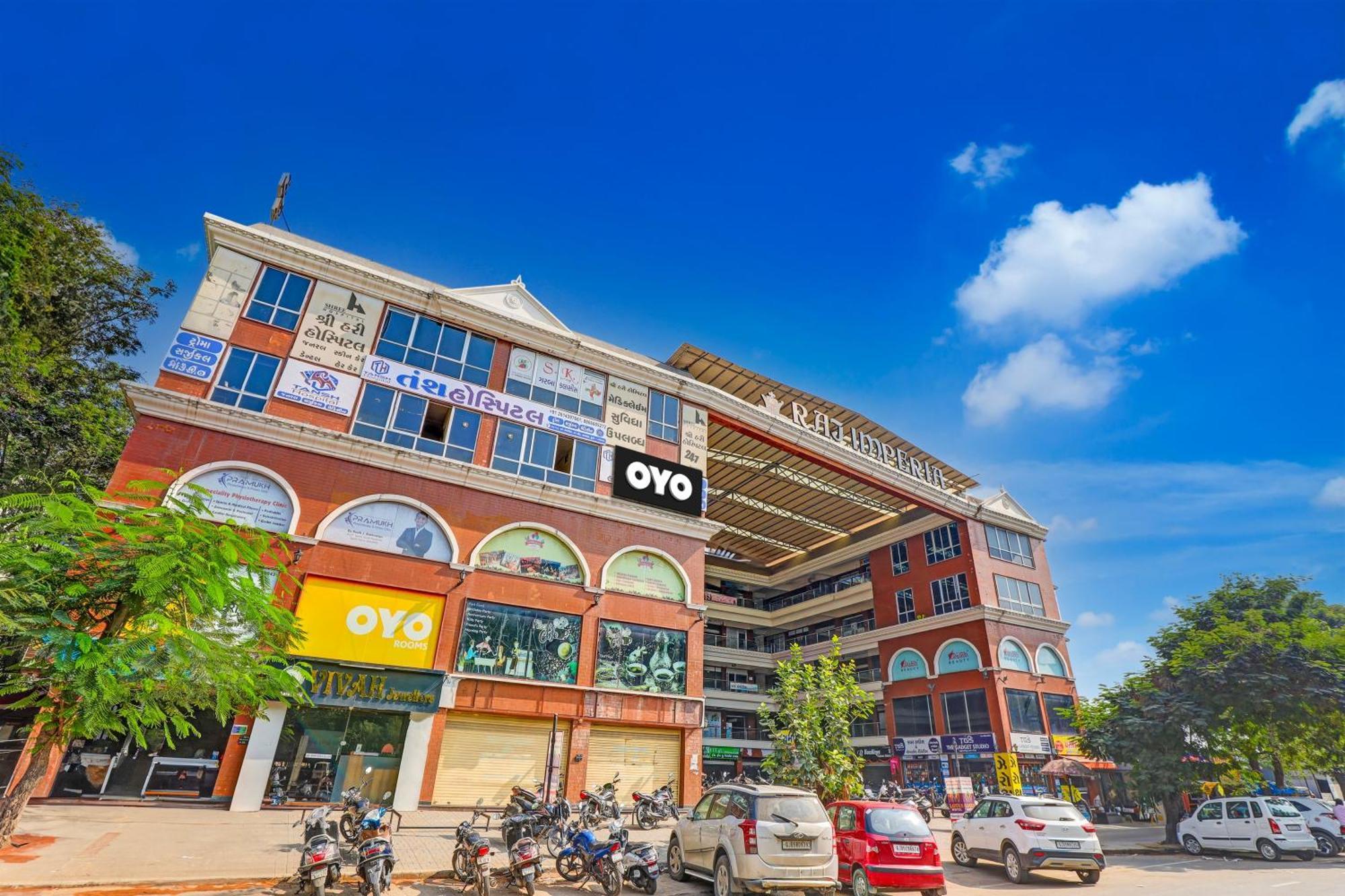 Hotel O Lotus Hotel Surat Exterior foto